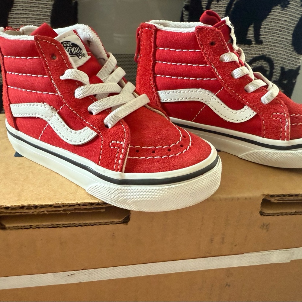 Red Van Hightop 7C